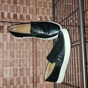 Frye Ivy Slip-on Women's Sneaker in Black size 5.5